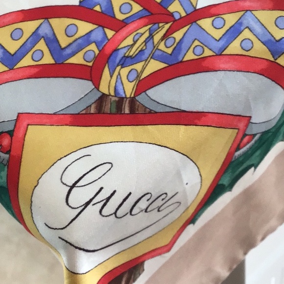 Rare, Vintage GUCCI 100% silk scarf. Winter scene, in NEW condition.Italian - Picture 2 of 8